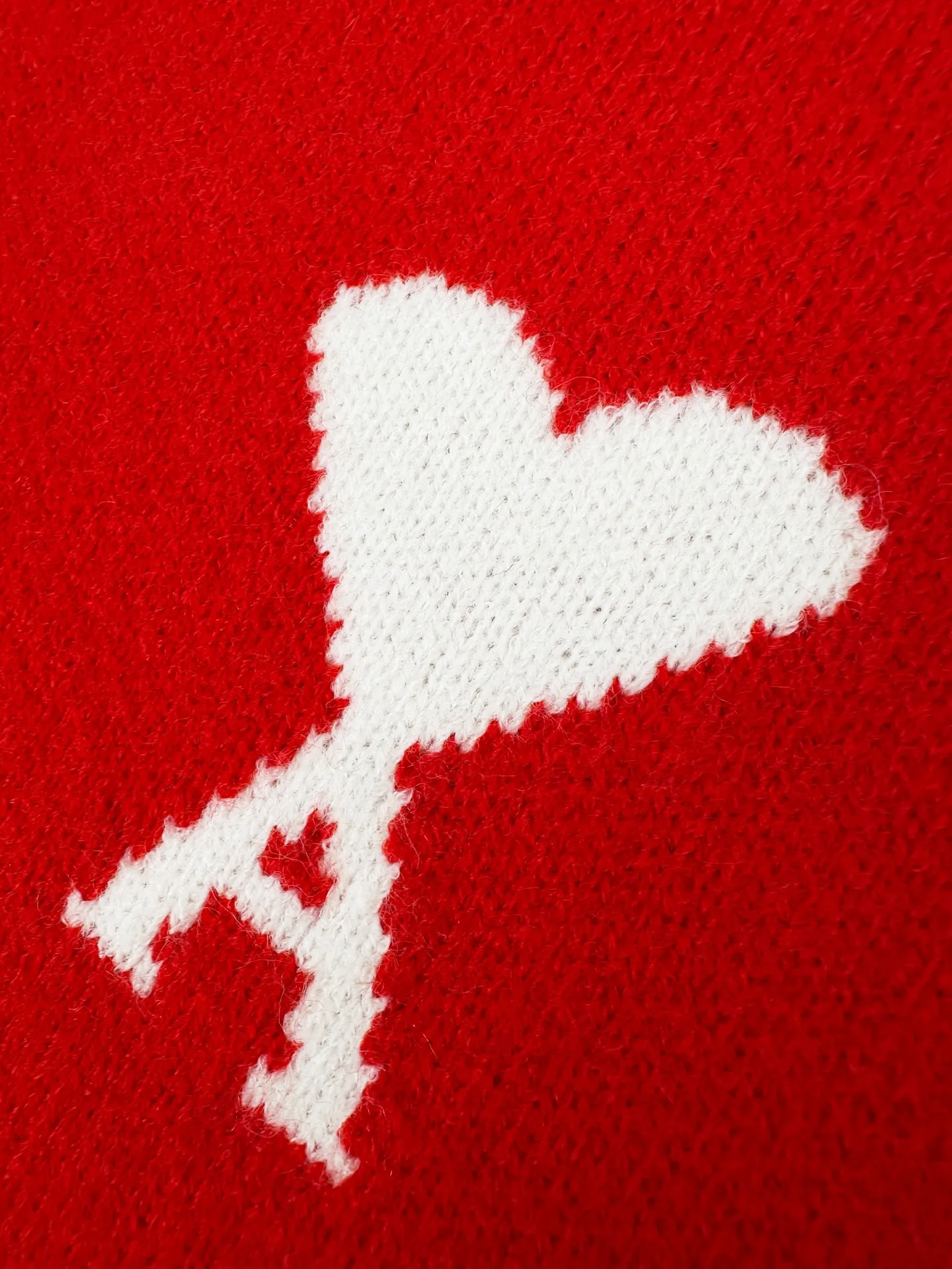 Ami Paris love jacquard woolen Polo shirt, custom-woven luxurious Merino wool, soft and delicate, comfortable and close to the skin, using flaming cinnabar red as the canvas, warm and velvety, with a touch of white love on the chest, quietly exuding its own charming halo. The brand is highly recognizable. The design of the Polo collar is neat and capable. It perfectly blends French laziness and modern fashion. It is the ultimate simplification of color and conveys the love and persistence of life. Meet the ultimate simplicity, the well-deserved king of Versatile. Process 1: Jacquard tissue imported from Germany. Precisely control the arrangement and interweaving of yarns. Carefully interweave on the loom. Ami love jacquard artistic pattern inlay. The fabric is more vivid and three-dimensional. Process 2: Softening and deodorizing process of ready-made clothes. Use professional washing equipment and specific detergents to deep clean and deodorize clothes. Improve the feel and appearance of clothes. Accessories: Customized 1:1 Ami Buttons Customized 1:1 Ami trademark Fit: Loose fit Size: S M L XL Style number: AA 648